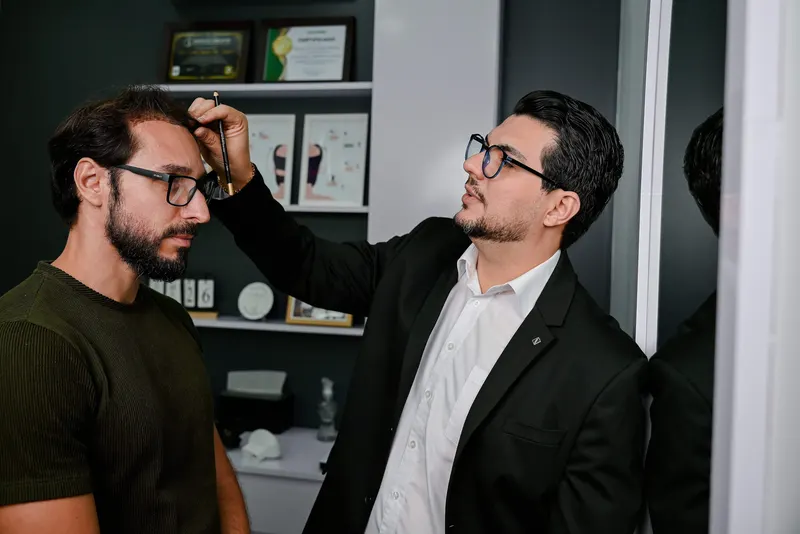 Homem com barba definida